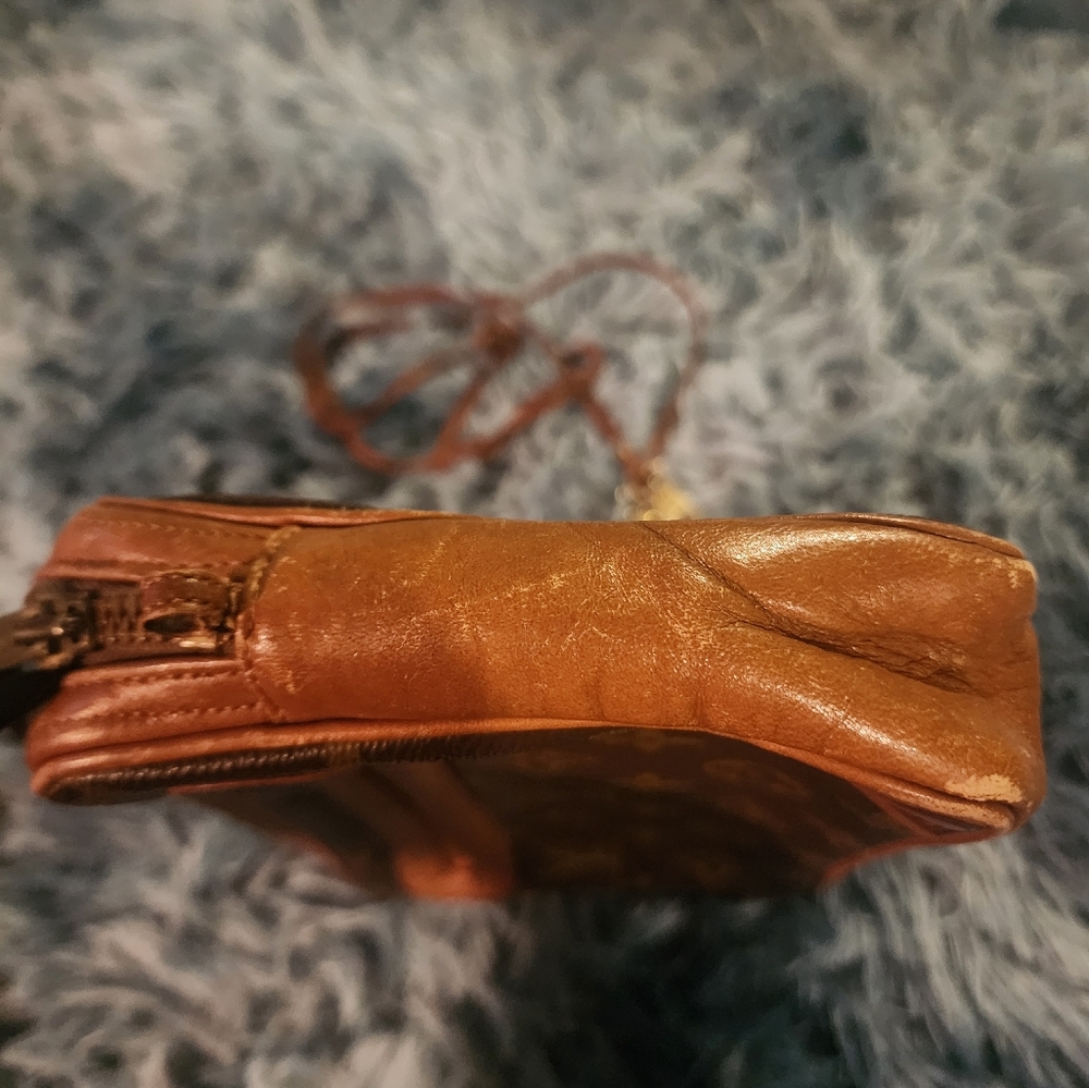 Authentic Vintage Exclusive Edition Louis Vuitton Bag - Picture 6 of 11